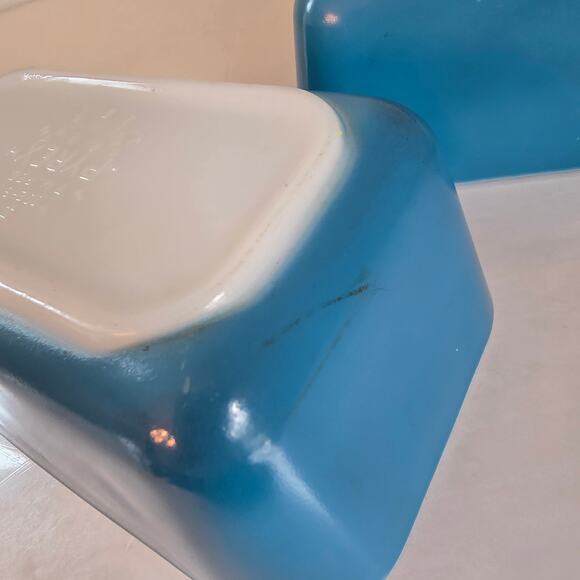 Vintage PYREX Primary Blue Fridge 2 Containers ONE Lid 502-B 40s 50s Mid Century - Picture 9 of 16